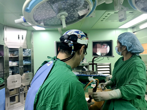 韩国profile普罗菲耳医院郑在皓院长使用内窥镜做手术